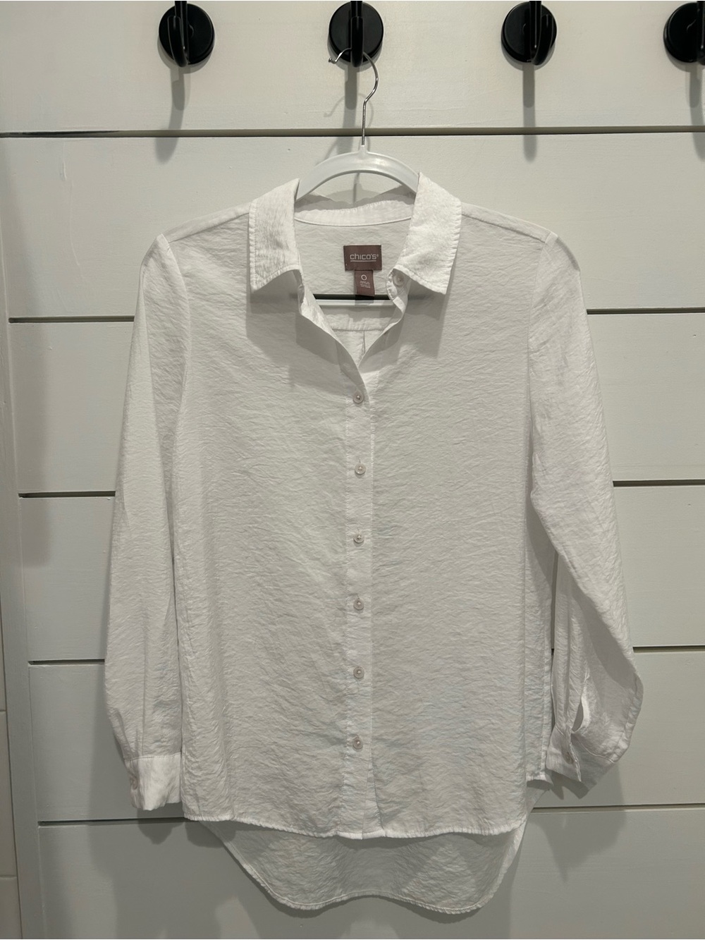 Chico’s White Crinkle Button Down Shirt Size 0 Small (4–6) Long Sleeve